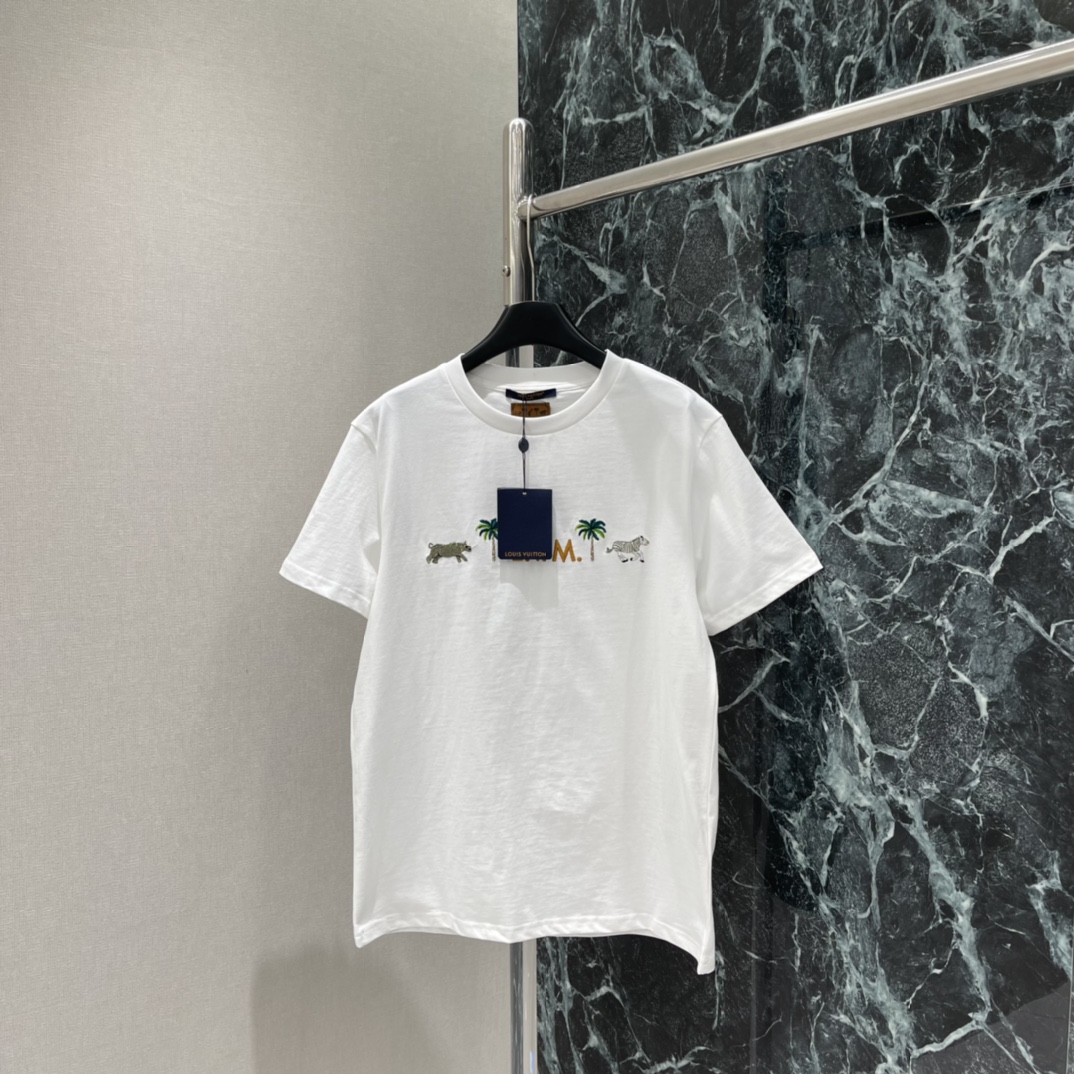 路易 26春季新款 丛林刺绣T恤 正面 L.V.M 字母+鳄鱼 斑马 棕榈树刺绣 热带氛围感满满 宽松版
