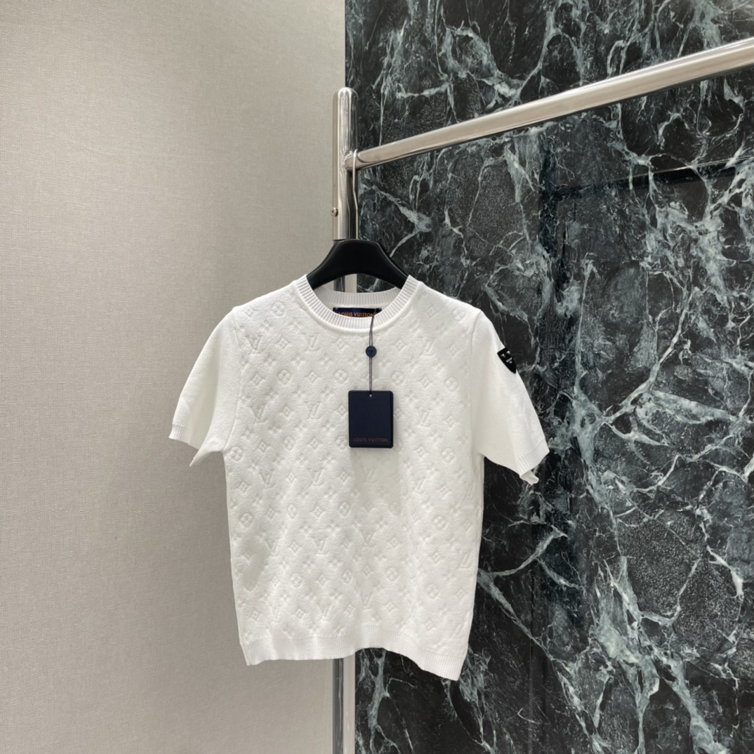 路易 26春季新款 提花针织短袖 满印Monogram提花 立体感超强 辨识度满分 圆领设计简约大方 日