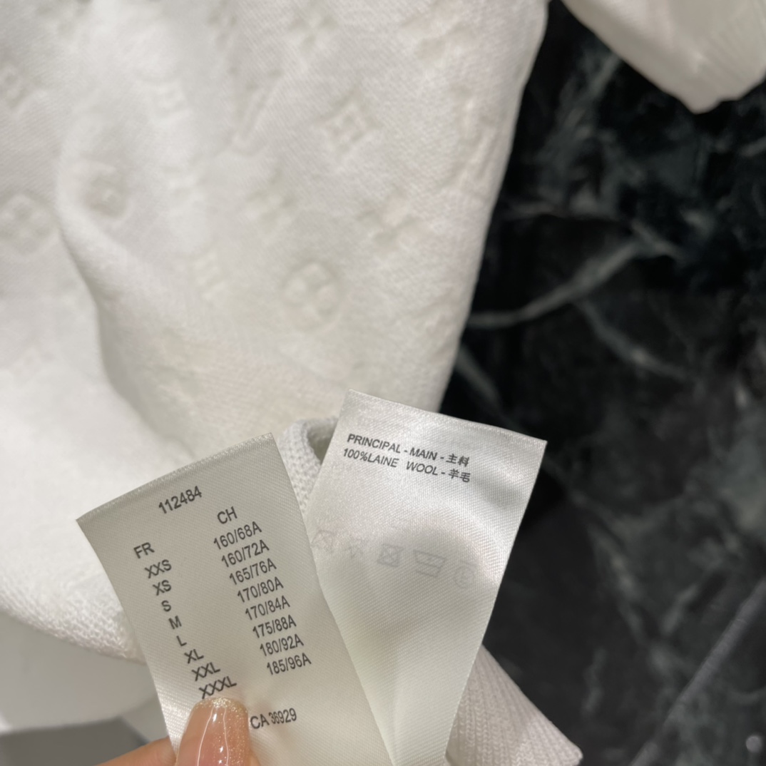 路易 26春季新款 提花针织短袖 满印Monogram提花 立体感超强 辨识度满分 圆领设计简约大方 日