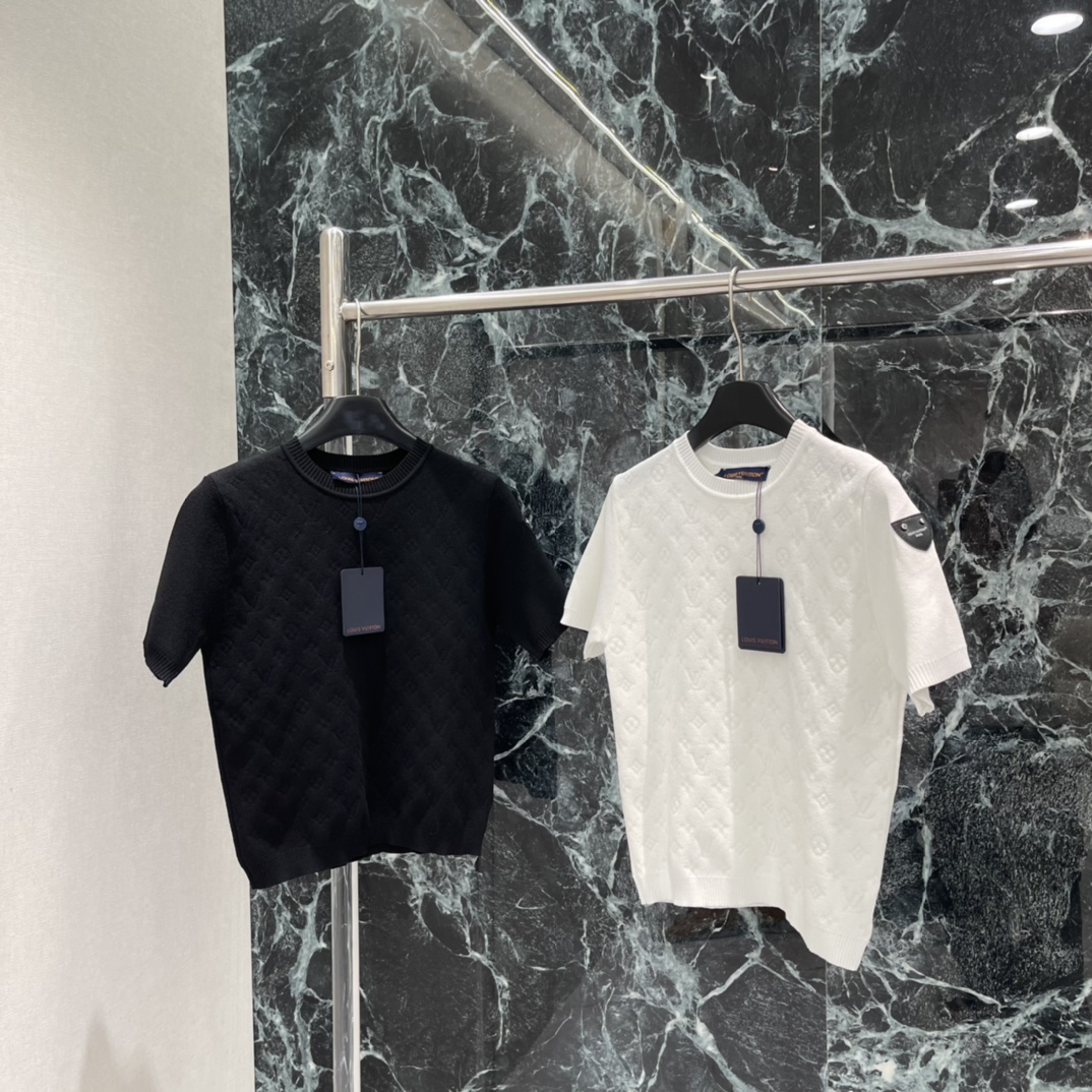 路易 26春季新款 提花针织短袖 满印Monogram提花 立体感超强 辨识度满分 圆领设计简约大方 日