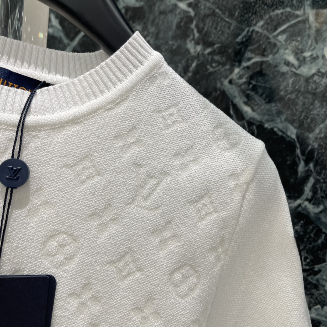 路易 26春季新款 提花针织短袖 满印Monogram提花 立体感超强 辨识度满分 圆领设计简约大方 日