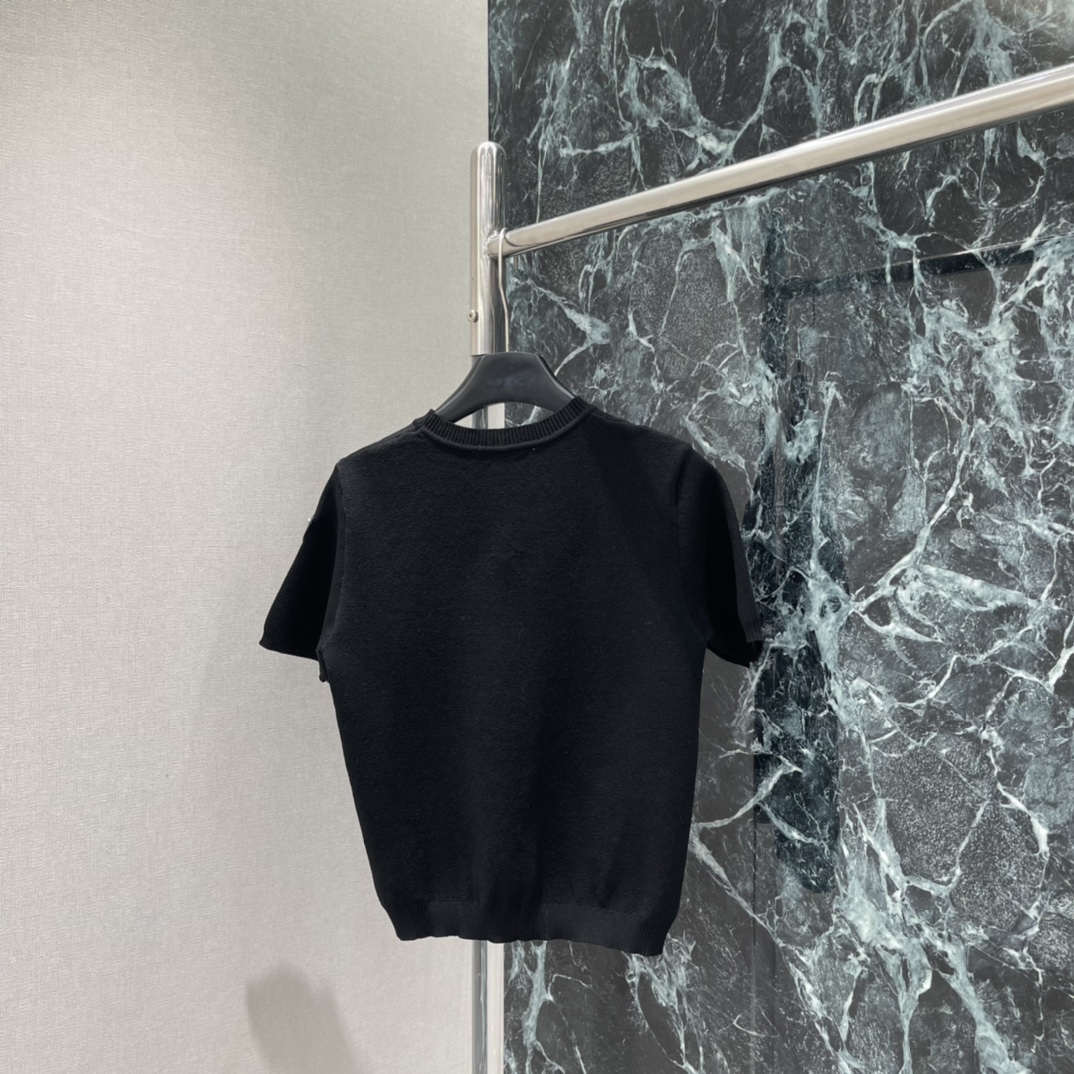 路易 26春季新款 提花针织短袖 满印Monogram提花 立体感超强 辨识度满分 圆领设计简约大方 日
