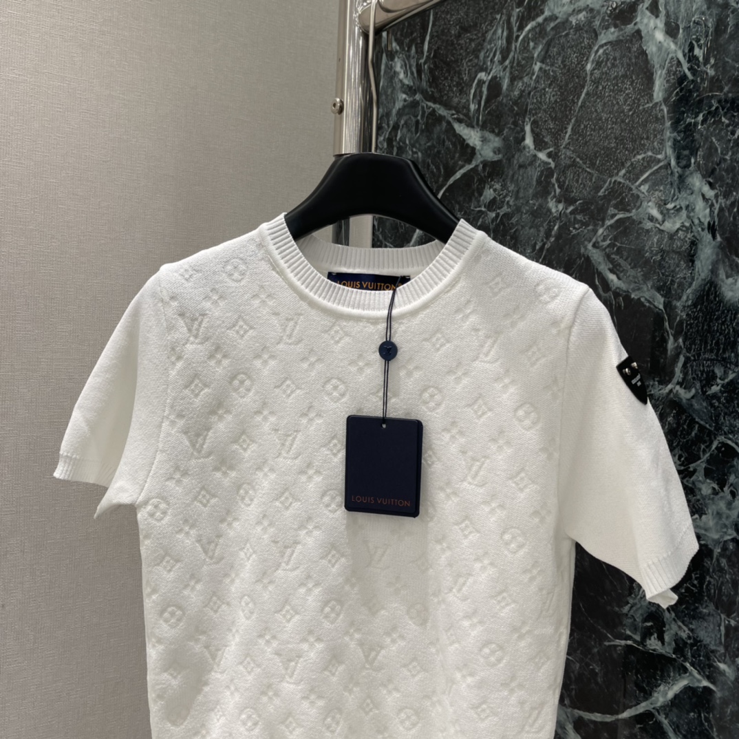 路易 26春季新款 提花针织短袖 满印Monogram提花 立体感超强 辨识度满分 圆领设计简约大方 日