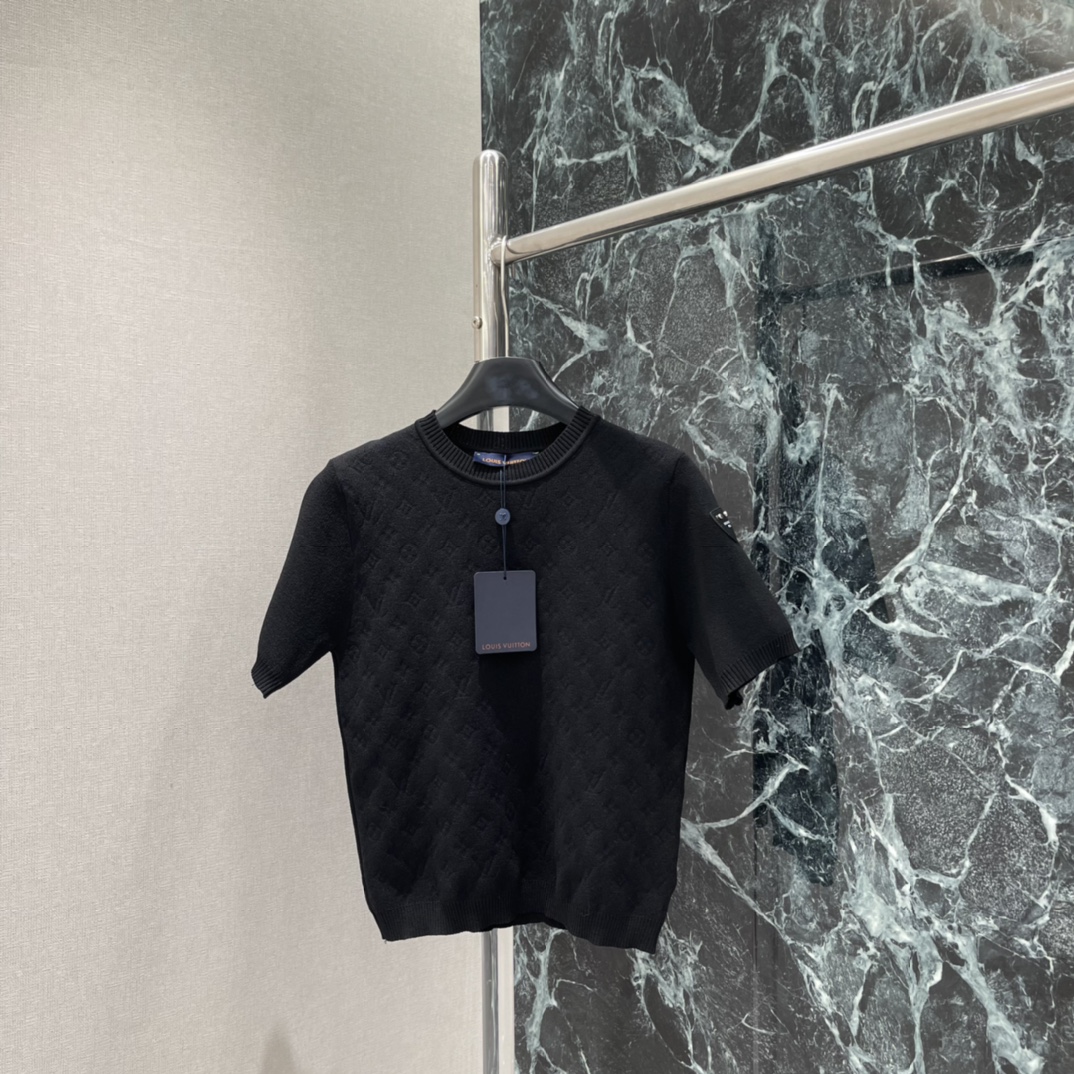 路易 26春季新款 提花针织短袖 满印Monogram提花 立体感超强 辨识度满分 圆领设计简约大方 日