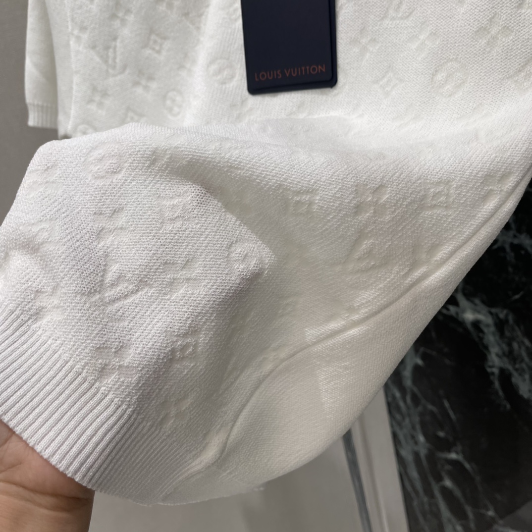 路易 26春季新款 提花针织短袖 满印Monogram提花 立体感超强 辨识度满分 圆领设计简约大方 日
