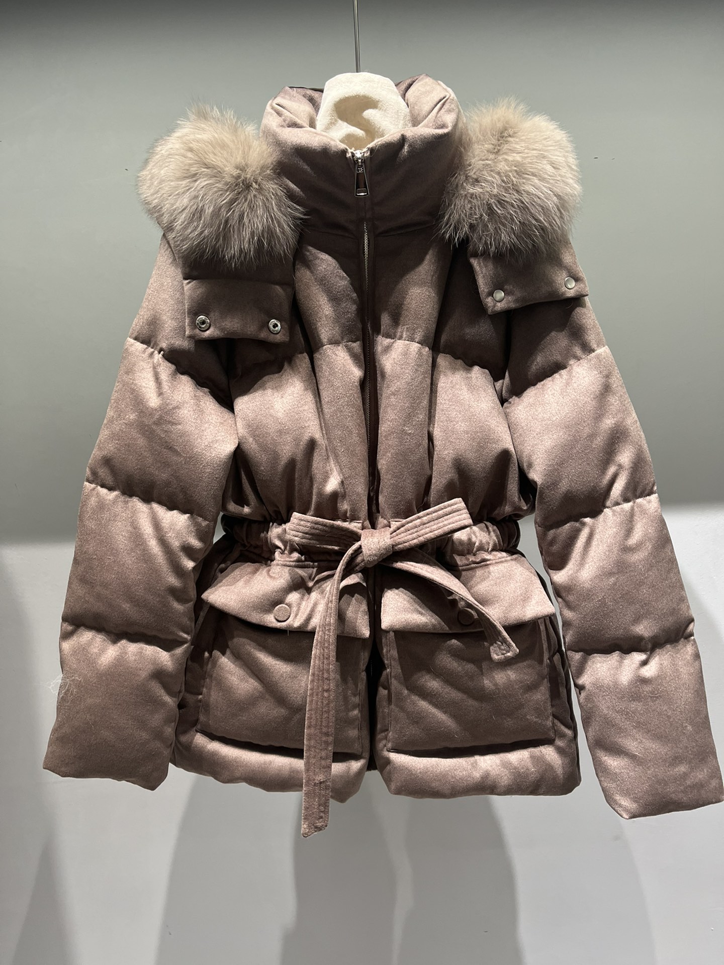 NO:710862,The fox fur collar comes in bean paste color, SML ready stock, women's clothing,19860909狐狸毛领子款了一个豆沙色,Sml现货,女装,,Women's clothing