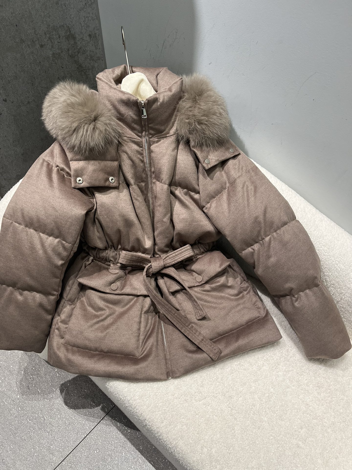 NO:710873,Contains cashmere fabric, so it is super soft and comfortable, women's clothing,19860909含羊绒面料所以超级柔软舒服,女装,,Women's clothing