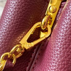 【广州货顶级原版】 M25893本款 Capucines 迷你手袋于手柄融入精致 Monogram 花卉 【广州货顶级原版】 M25893本款 Capucines 迷你手袋于手柄融入精致 Monogram 花卉