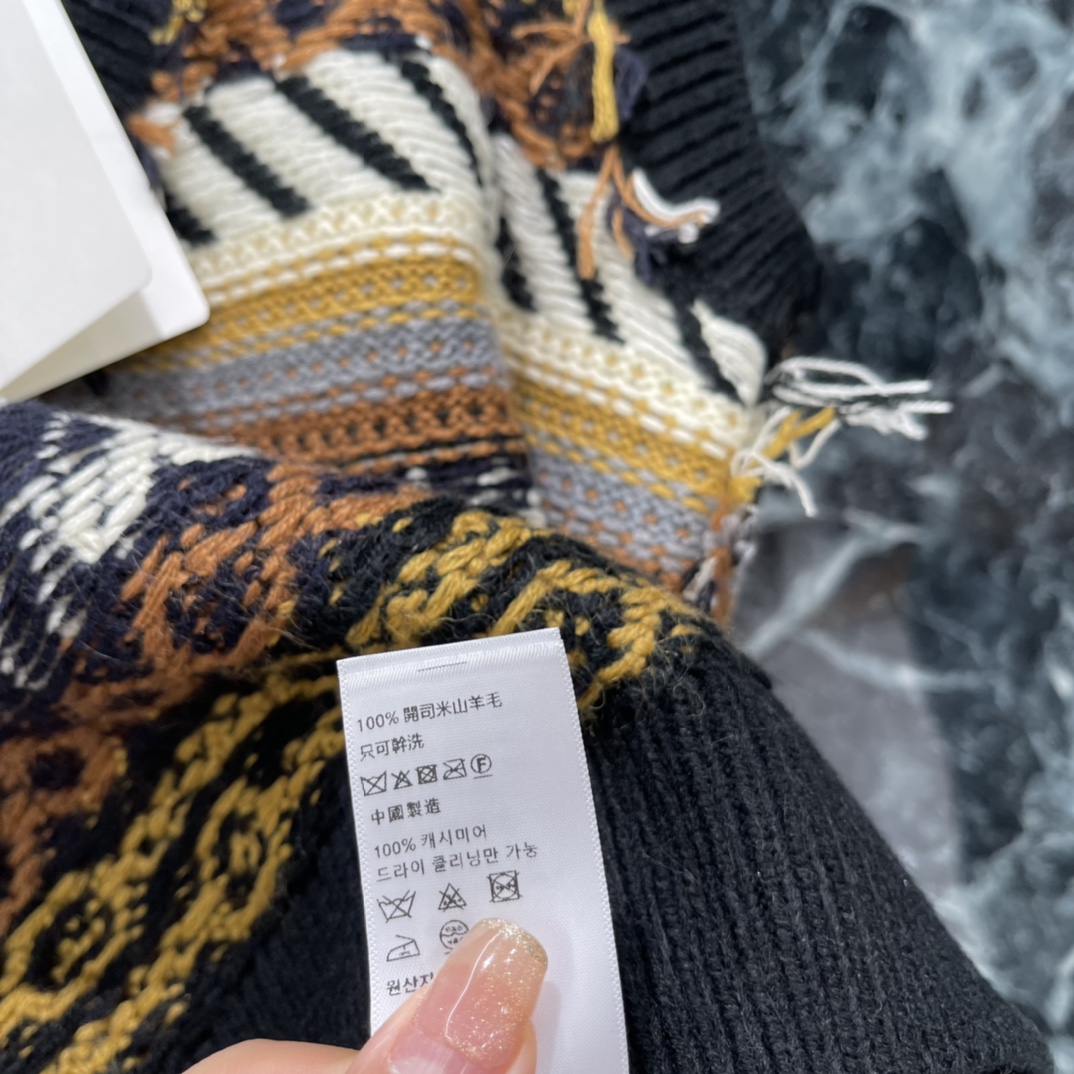 CE 26春季新款 凯旋门流苏提花马甲 复杂提花图案+流苏细节 复古与现代感兼具 秋冬穿搭超有氛围感黑搭