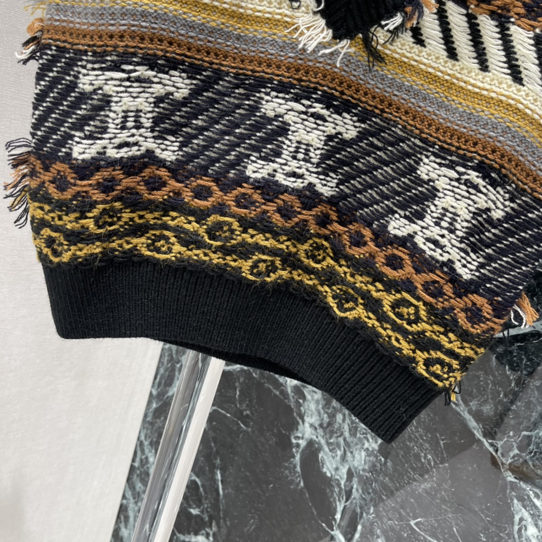 CE 26春季新款 凯旋门流苏提花马甲 复杂提花图案+流苏细节 复古与现代感兼具 秋冬穿搭超有氛围感黑搭