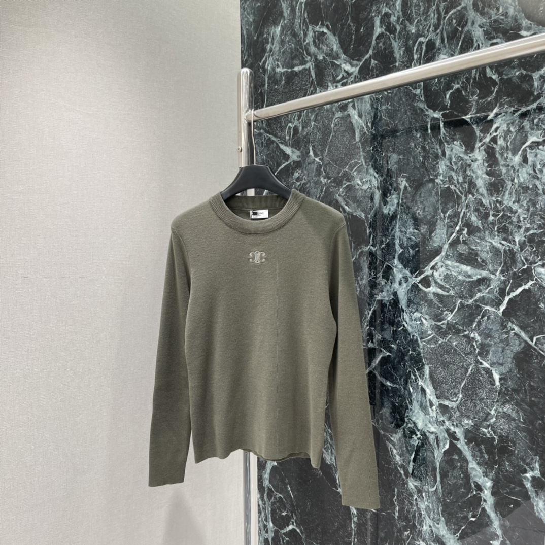 CE 26春季新款 刺绣针织上衣 圆领设计简约大方 胸前刺绣凯旋门超有辨识度 通勤休闲都能轻松驾驭 搭配