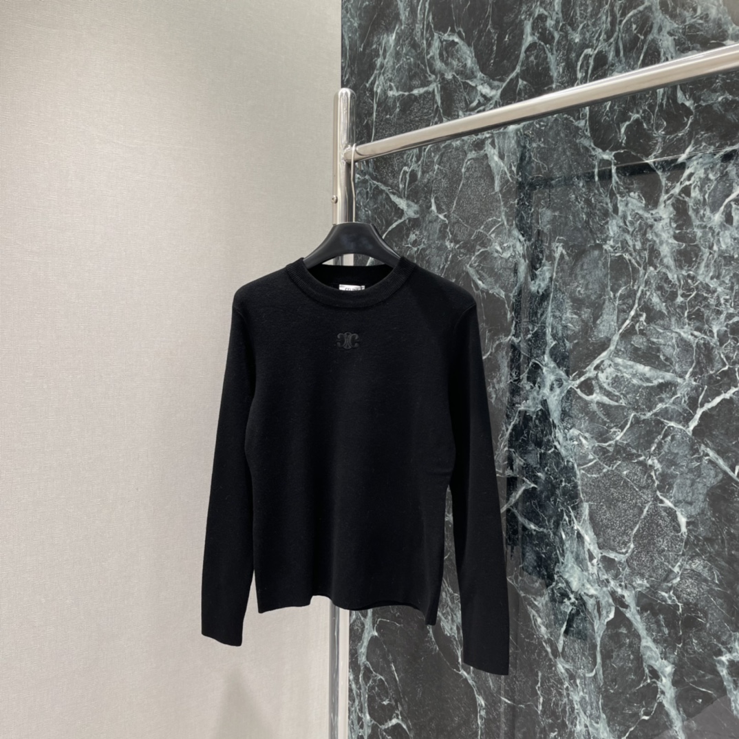 CE 26春季新款 刺绣针织上衣 圆领设计简约大方 胸前刺绣凯旋门超有辨识度 通勤休闲都能轻松驾驭 搭配