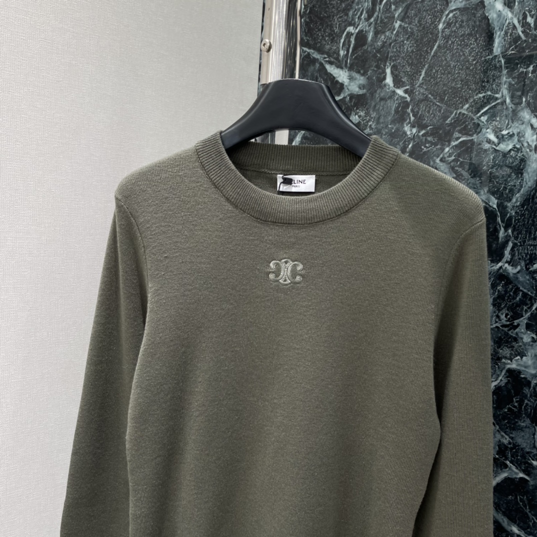 CE 26春季新款 刺绣针织上衣 圆领设计简约大方 胸前刺绣凯旋门超有辨识度 通勤休闲都能轻松驾驭 搭配