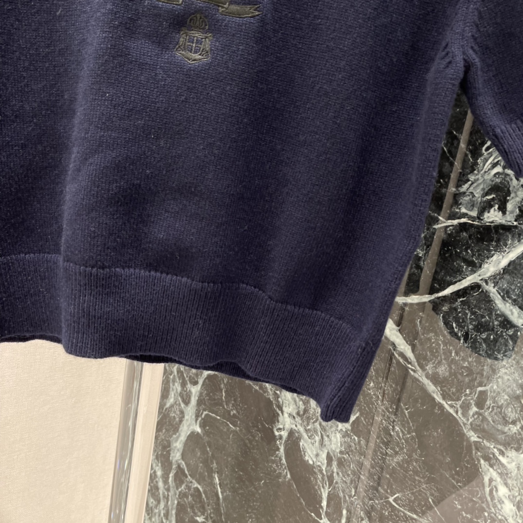 PD 26春季新款 徽标刺绣针织短袖 胸前字母刺绣 低调又有辨识度短款设计 单穿或叠搭都很OK 通勤聚会