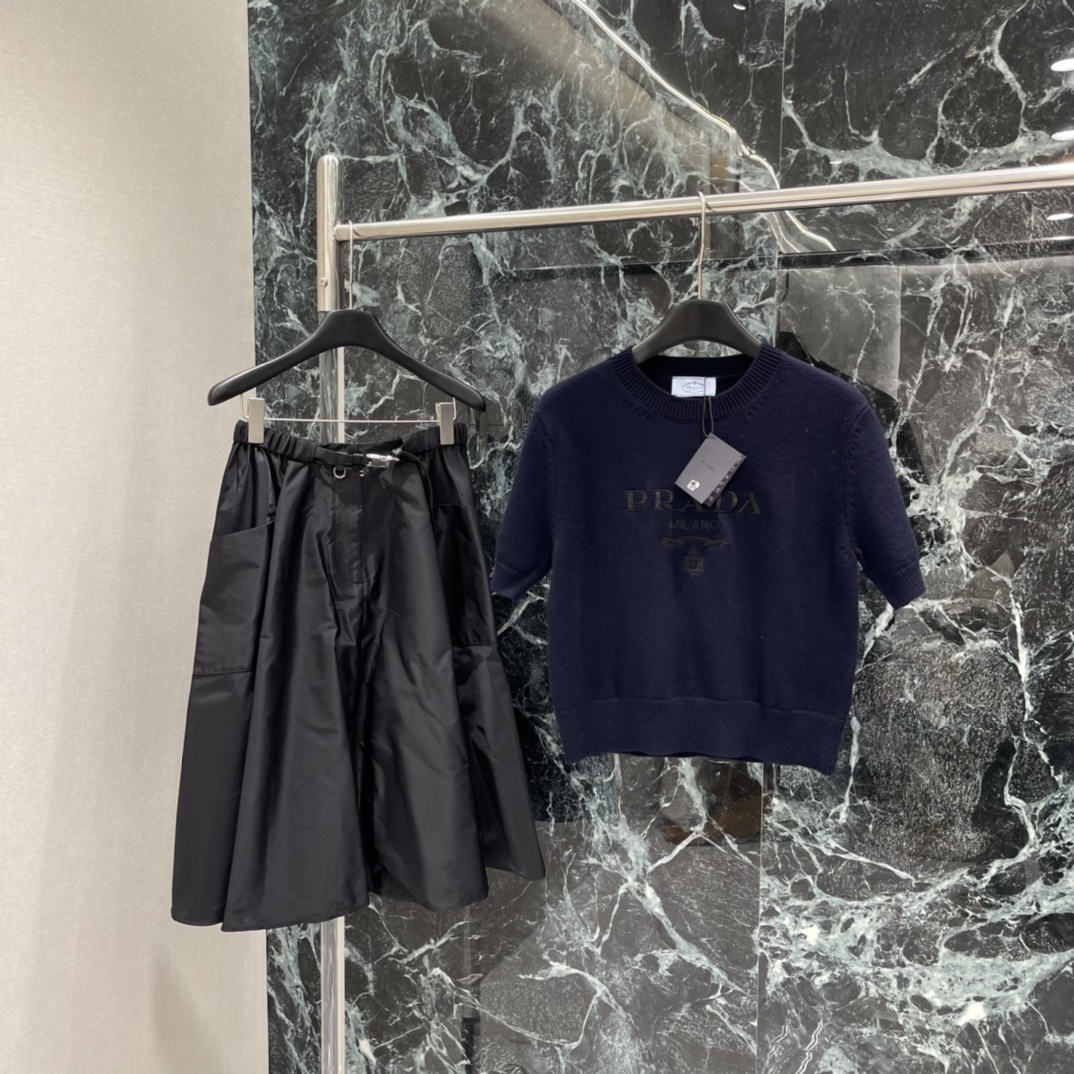 PD 26春季新款 徽标刺绣针织短袖 胸前字母刺绣 低调又有辨识度短款设计 单穿或叠搭都很OK 通勤聚会