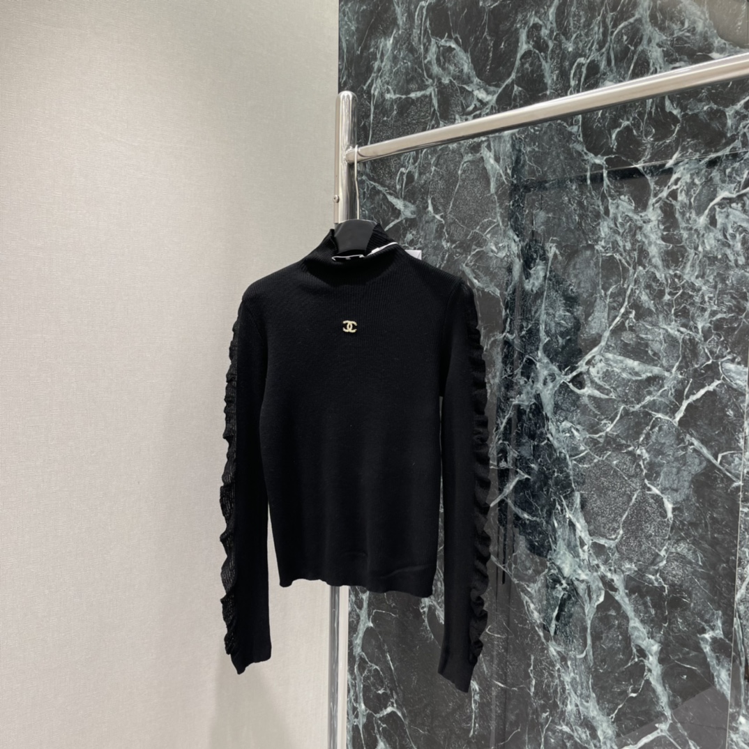 小香 26春季新款 半高领针织打底衫 半高领设计修饰颈部线条 胸前小标点缀 简约又高级 百搭属性超强 无