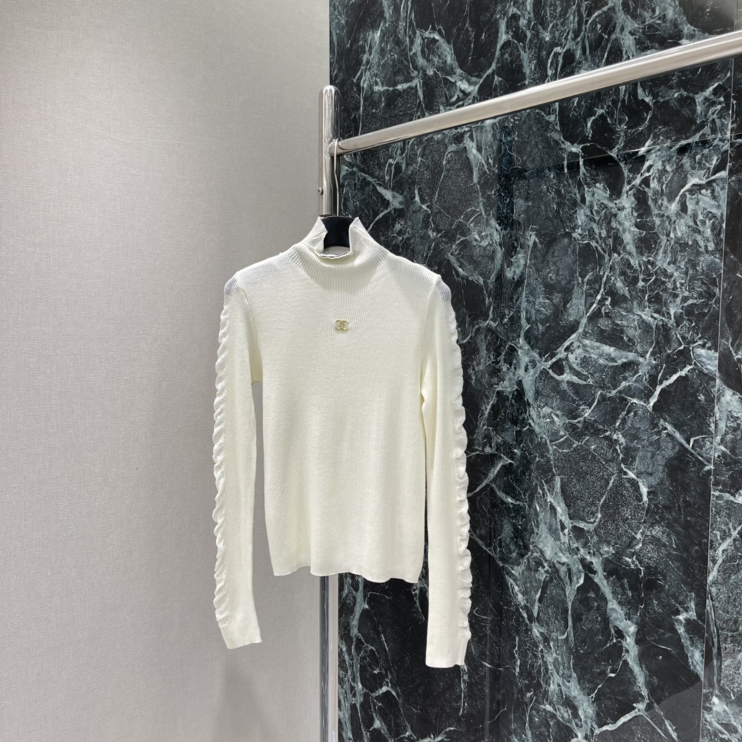 小香 26春季新款 半高领针织打底衫 半高领设计修饰颈部线条 胸前小标点缀 简约又高级 百搭属性超强 无