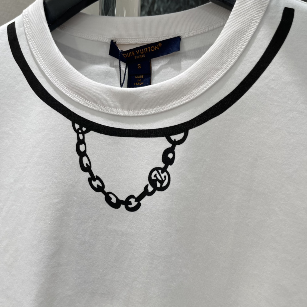 路易 26春季新款 线条短袖T恤 简约设计+黑色线条时尚感满满!穿着舒适透气 夏天超合适领口和袖口黑色滚