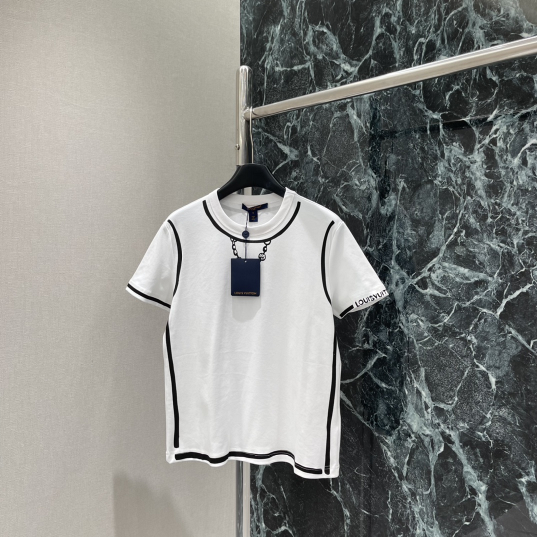 路易 26春季新款 线条短袖T恤 简约设计+黑色线条时尚感满满!穿着舒适透气 夏天超合适领口和袖口黑色滚