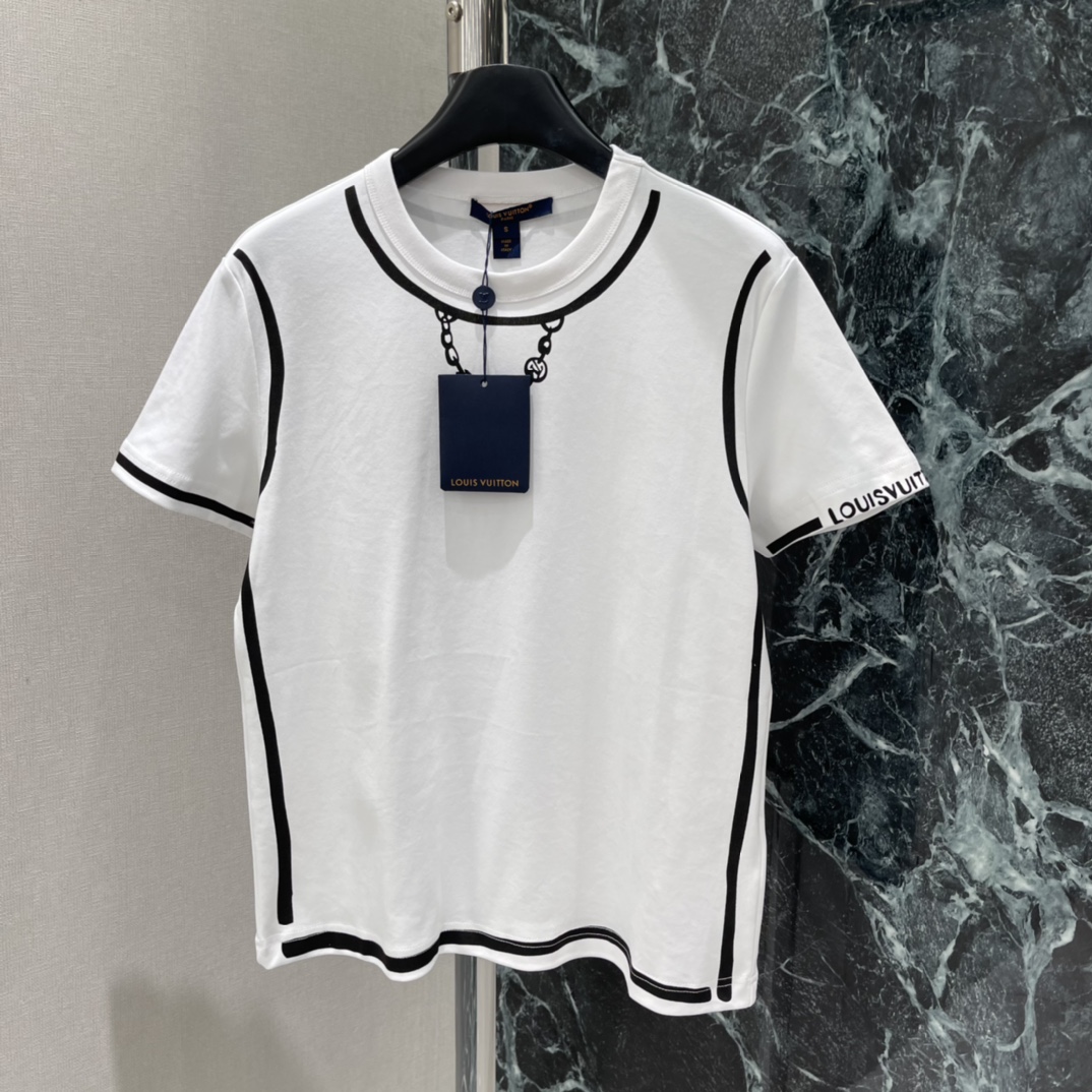 路易 26春季新款 线条短袖T恤 简约设计+黑色线条时尚感满满!穿着舒适透气 夏天超合适领口和袖口黑色滚