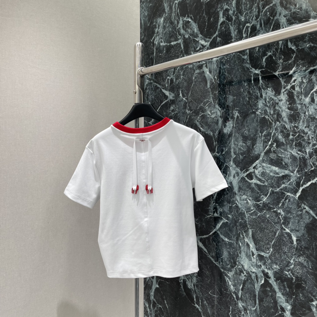 PORT 26春季新款 马元素短袖T恤 红色圆领+肩部小马刺绣 简约又有细节感!小马元素寓意”马上有钱“