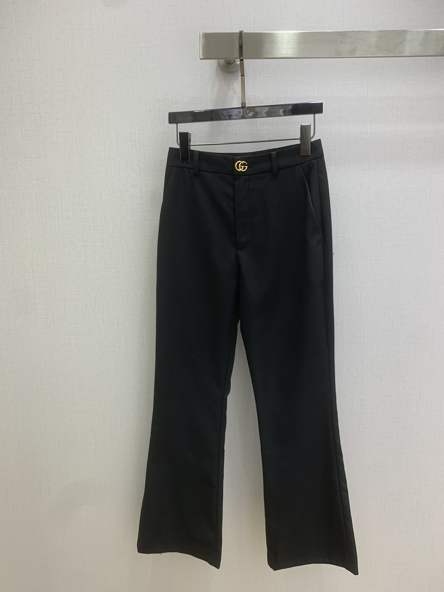 NO:715383,Highly recommended 26 early spring new style suit metal straight trousers, double G metal button decoration, super correct version, counter synchronization, one color SML code, high quality ABC,, business suit,19860909强烈推荐 26早春新款 西装金属直筒长裤 双G金属扣子装饰 版型超正 专柜同步 一个色 SML码 高品质ABC,,business suit,,Women's clothing