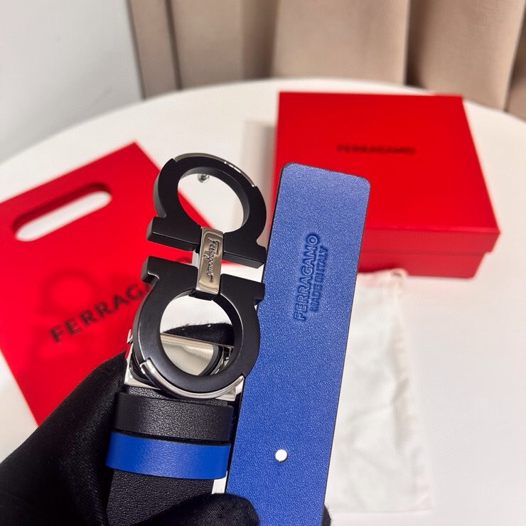 这款Ferragamo皮带以现代风格演绎经典款式，撞色注入休闲意趣，双面设计适配多元场景。同色系漆面Ga