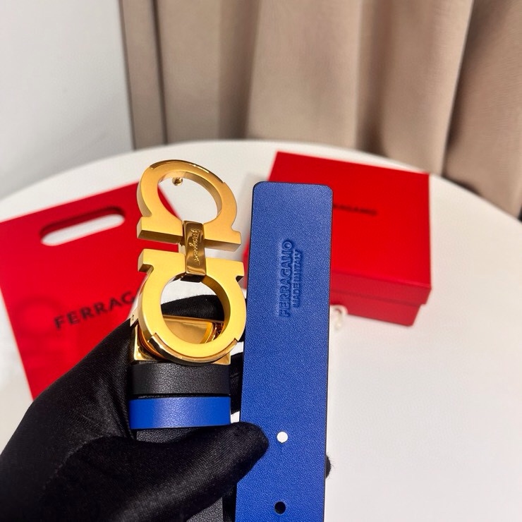 这款Ferragamo皮带以现代风格演绎经典款式，撞色注入休闲意趣，双面设计适配多元场景。同色系漆面Ga