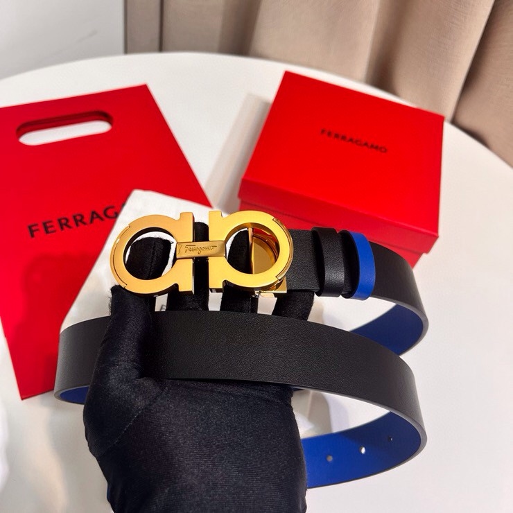 这款Ferragamo皮带以现代风格演绎经典款式，撞色注入休闲意趣，双面设计适配多元场景。同色系漆面Ga