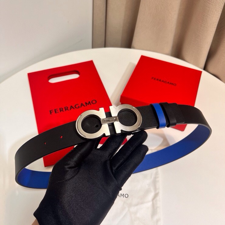 这款Ferragamo皮带以现代风格演绎经典款式，撞色注入休闲意趣，双面设计适配多元场景。同色系漆面Ga