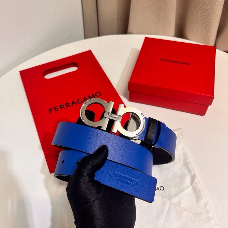 这款Ferragamo皮带以现代风格演绎经典款式，撞色注入休闲意趣，双面设计适配多元场景。同色系漆面Ga