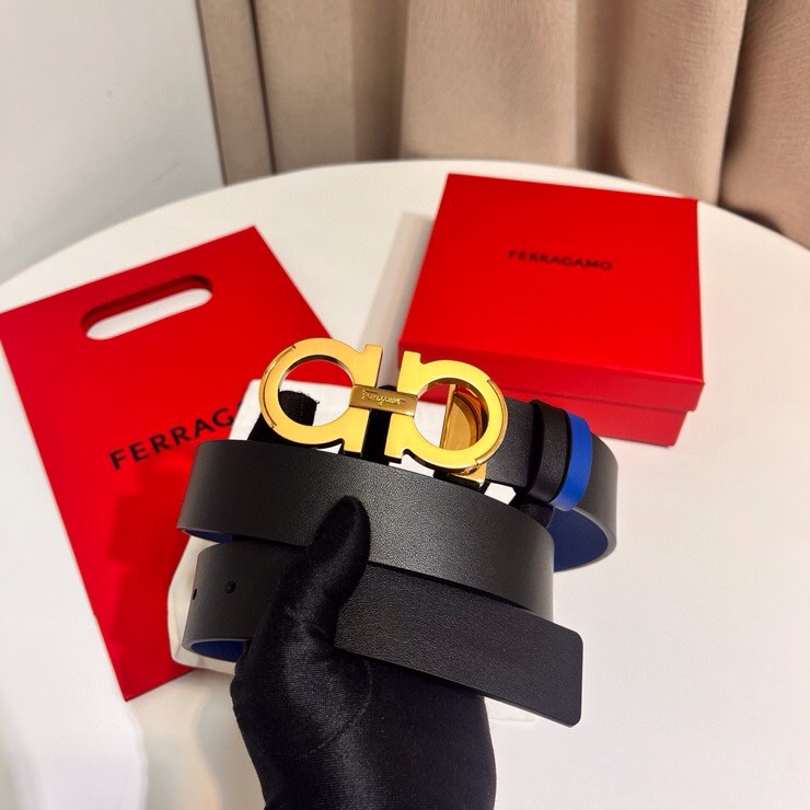 这款Ferragamo皮带以现代风格演绎经典款式，撞色注入休闲意趣，双面设计适配多元场景。同色系漆面Ga