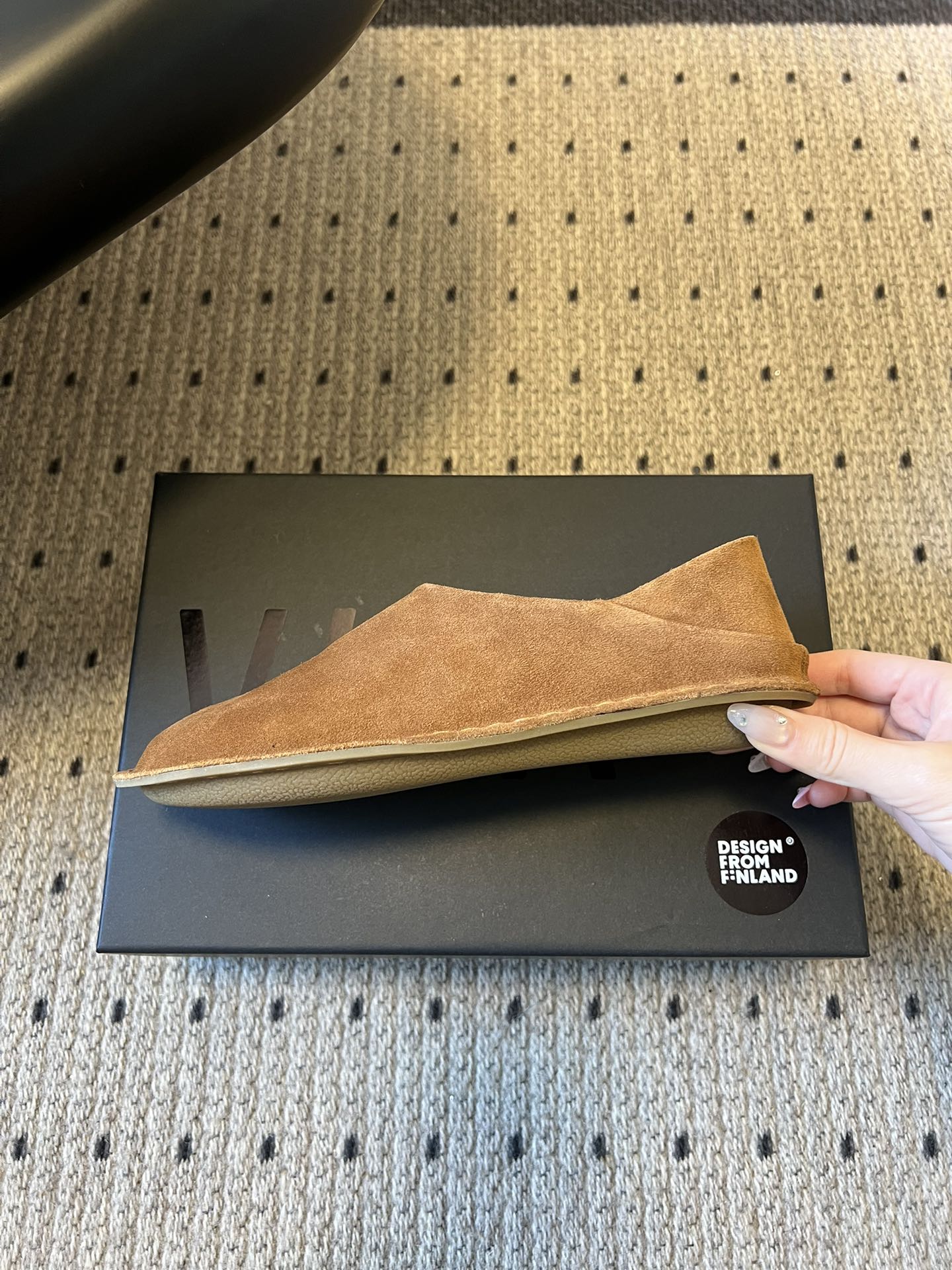 VIBA*26ss早春新款复古极简包头穆勒版无后跟的穆勒设计兼具拖鞋的随性与单鞋的精致感，包头造型修饰脚