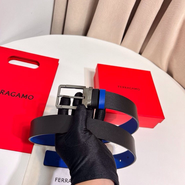 这款Ferragamo皮带以现代风格演绎经典款式，撞色注入休闲意趣，双面设计适配多元场景。同色系漆面Ga
