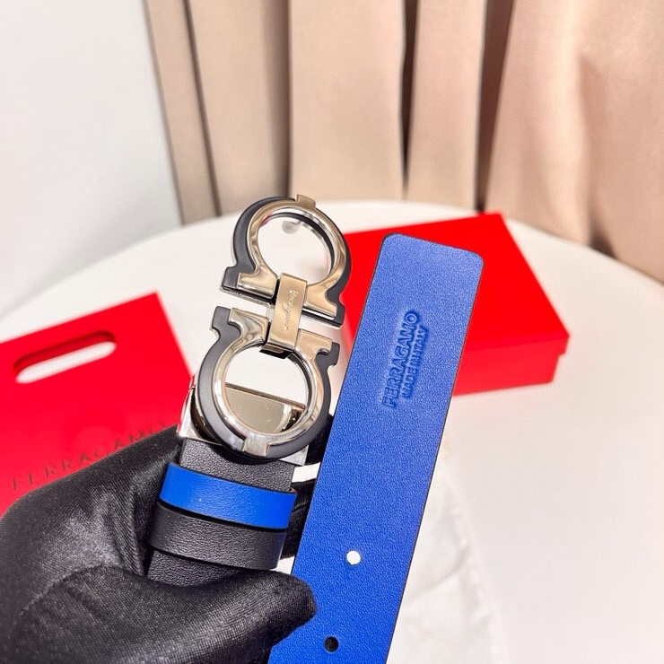 这款Ferragamo皮带以现代风格演绎经典款式，撞色注入休闲意趣，双面设计适配多元场景。同色系漆面Ga