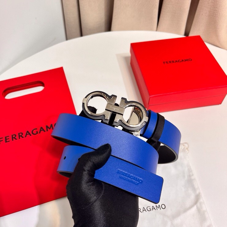 这款Ferragamo皮带以现代风格演绎经典款式，撞色注入休闲意趣，双面设计适配多元场景。同色系漆面Ga