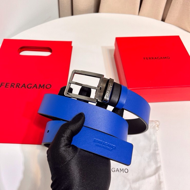 这款Ferragamo皮带以现代风格演绎经典款式，撞色注入休闲意趣，双面设计适配多元场景。同色系漆面Ga