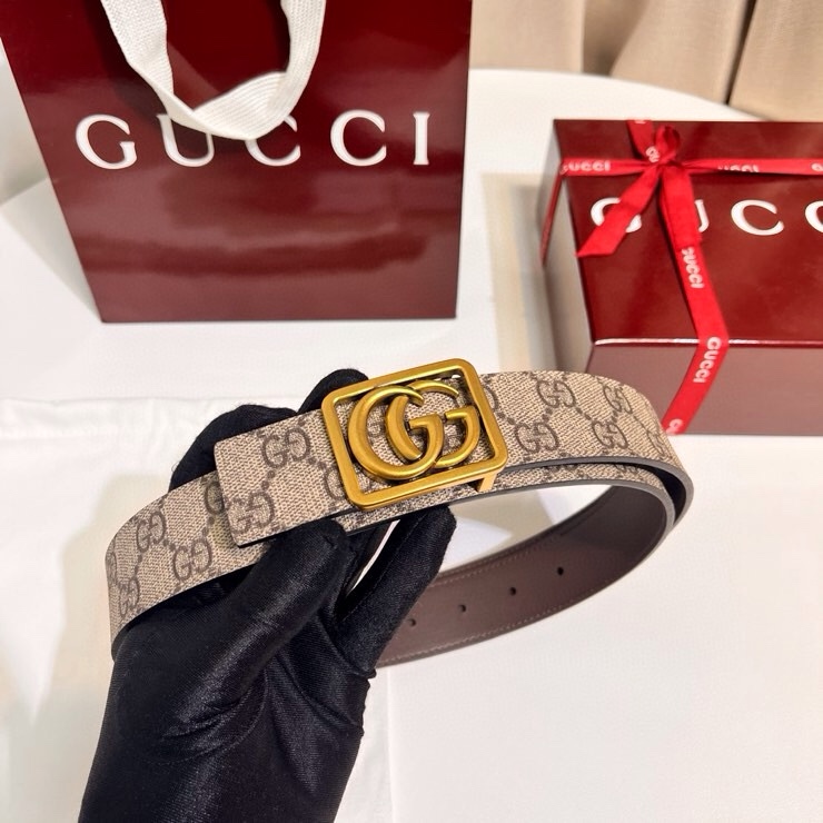 古奇 新款 GG Marmont系列从典藏廓形汲取灵感，呈现双G勾边设计。撞色缝线设计一展品牌精湛技艺，