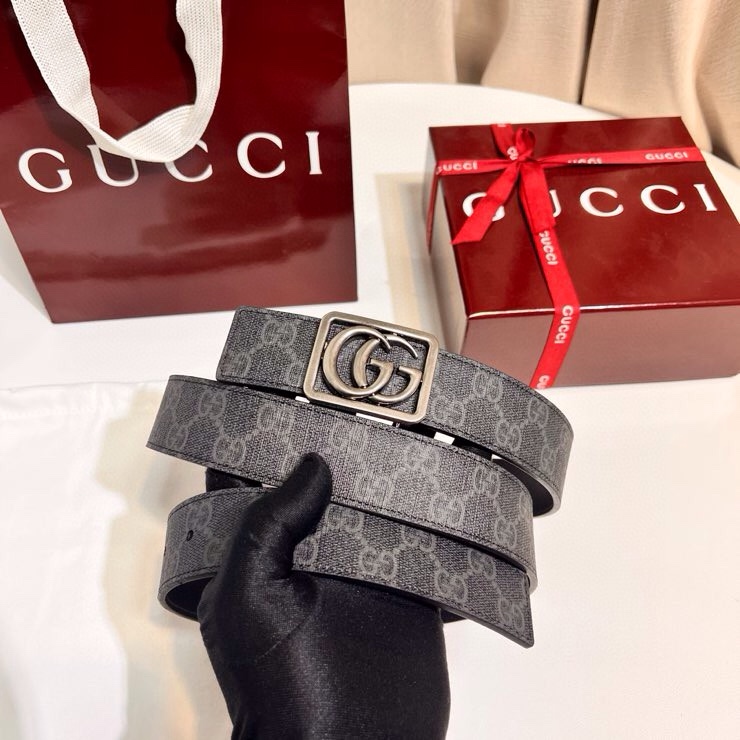 古奇 新款 GG Marmont系列从典藏廓形汲取灵感，呈现双G勾边设计。撞色缝线设计一展品牌精湛技艺，