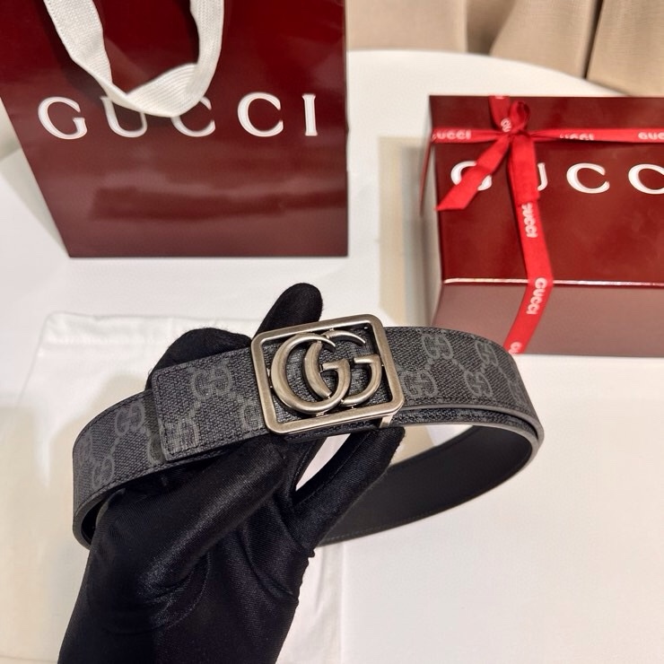 古奇 新款 GG Marmont系列从典藏廓形汲取灵感，呈现双G勾边设计。撞色缝线设计一展品牌精湛技艺，