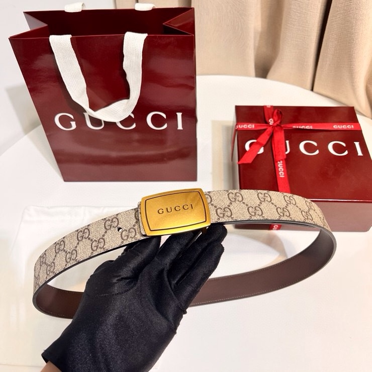 古奇 新款 GG Marmont系列从典藏廓形汲取灵感，呈现双G勾边设计。撞色缝线设计一展品牌精湛技艺，