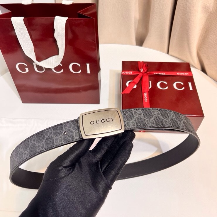 古奇 新款 GG Marmont系列从典藏廓形汲取灵感，呈现双G勾边设计。撞色缝线设计一展品牌精湛技艺，