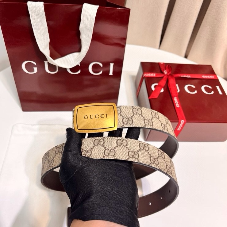 古奇 新款 GG Marmont系列从典藏廓形汲取灵感，呈现双G勾边设计。撞色缝线设计一展品牌精湛技艺，