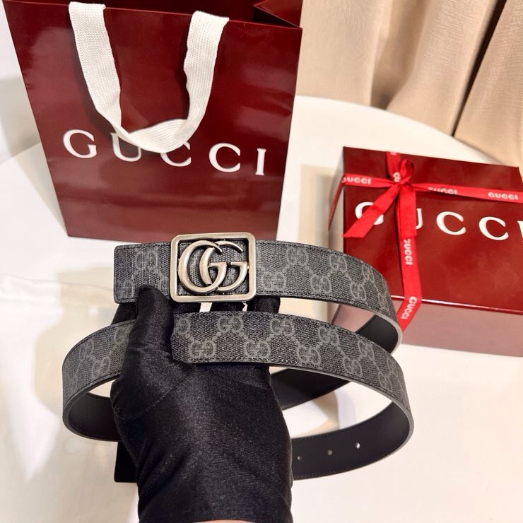 古奇 新款 GG Marmont系列从典藏廓形汲取灵感，呈现双G勾边设计。撞色缝线设计一展品牌精湛技艺，