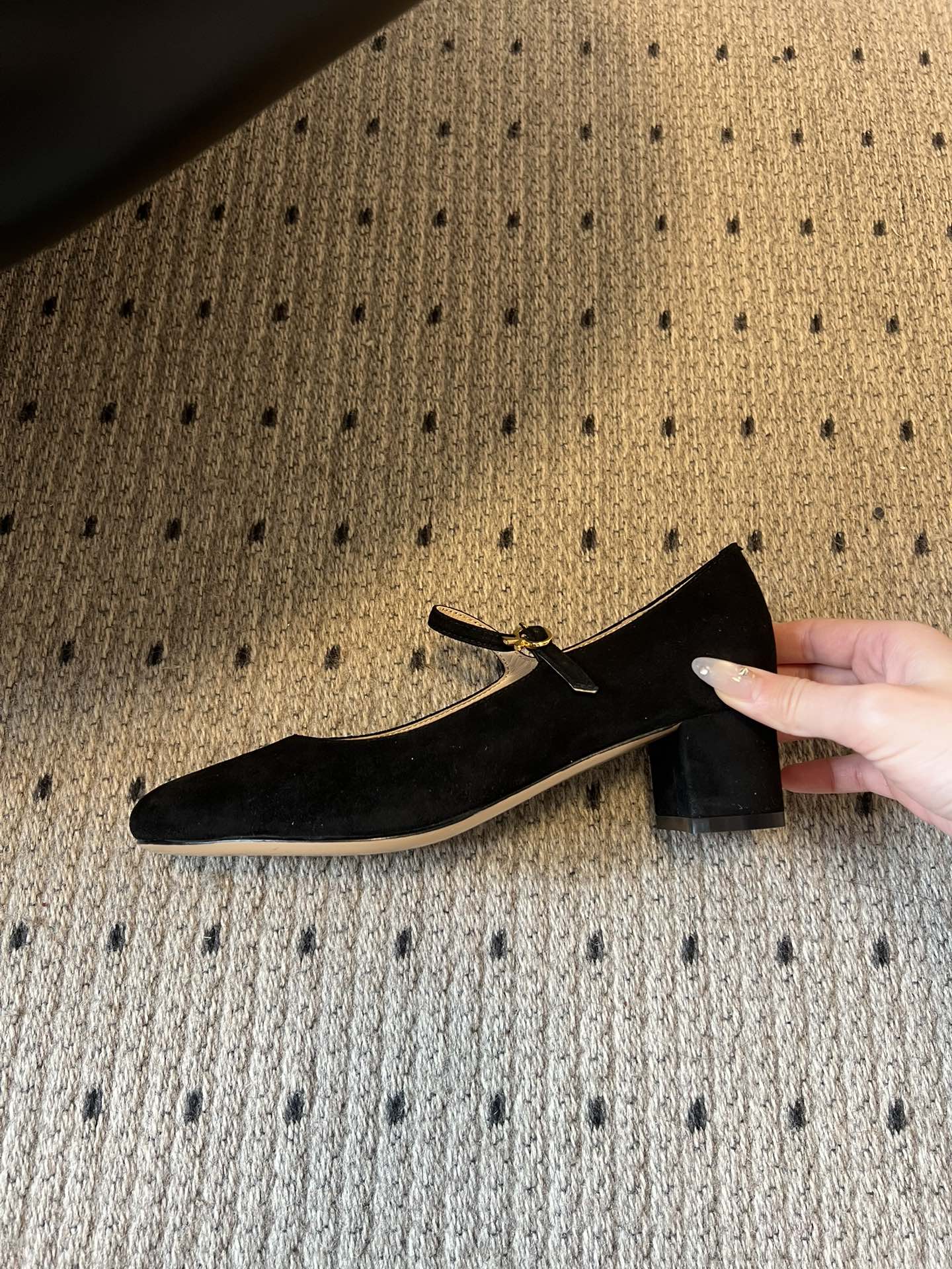 Gianvito Ross*26ss早春新款经典粗低跟玛丽珍鞋延续玛丽珍鞋的标志性T字带与可调节搭扣设计