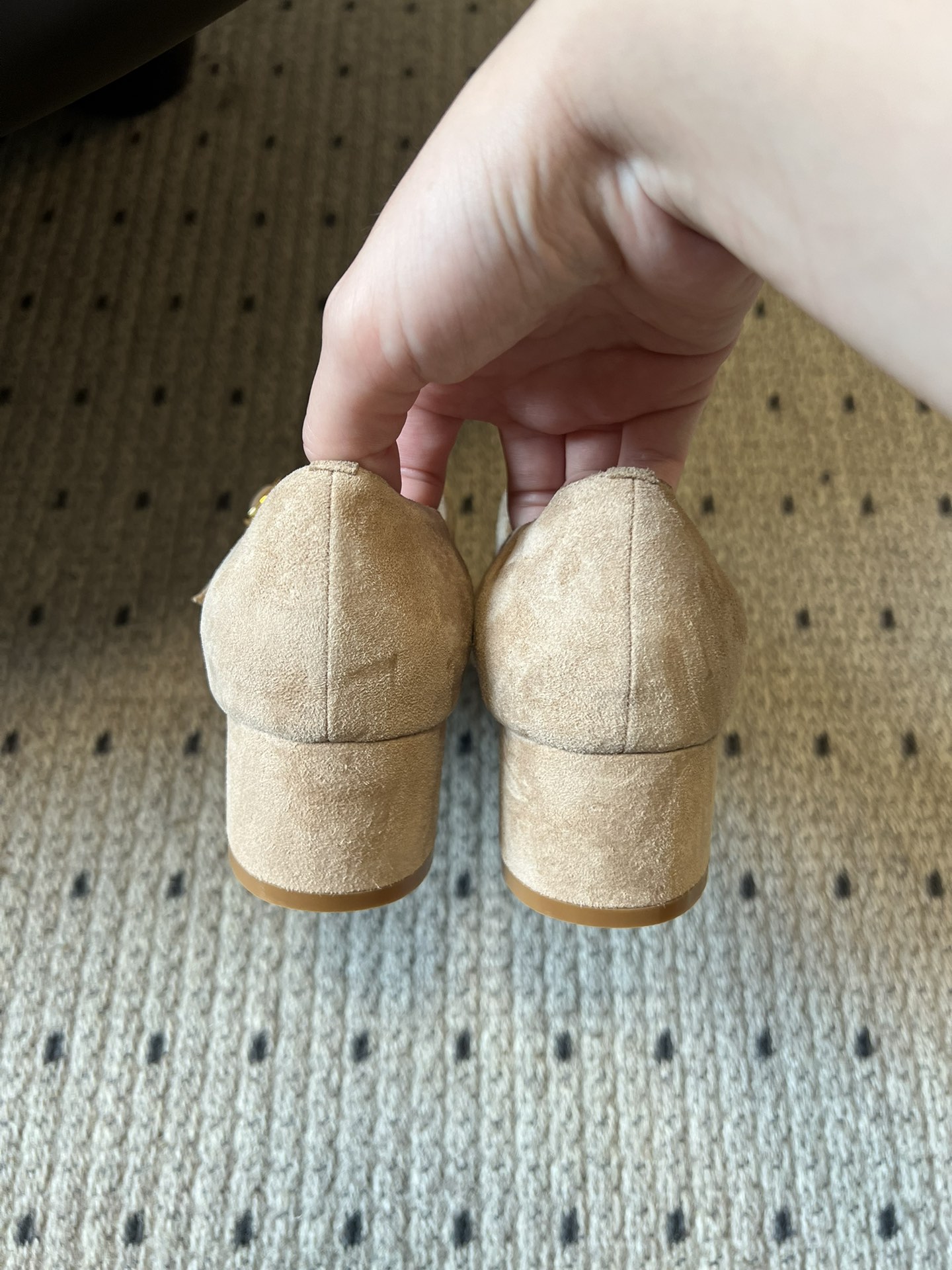 Gianvito Ross*26ss早春新款经典粗低跟玛丽珍鞋延续玛丽珍鞋的标志性T字带与可调节搭扣设计