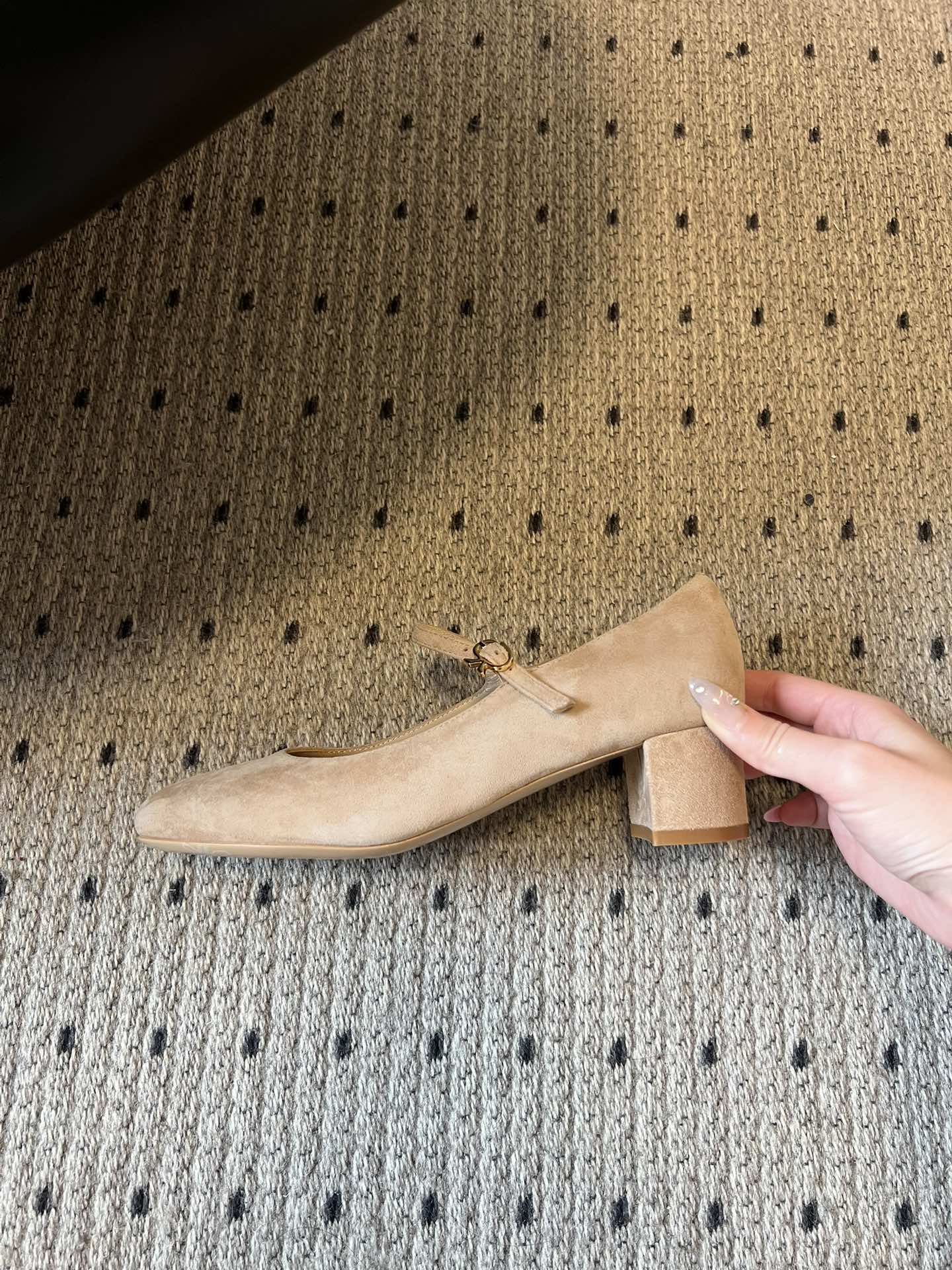 Gianvito Ross*26ss早春新款经典粗低跟玛丽珍鞋延续玛丽珍鞋的标志性T字带与可调节搭扣设计