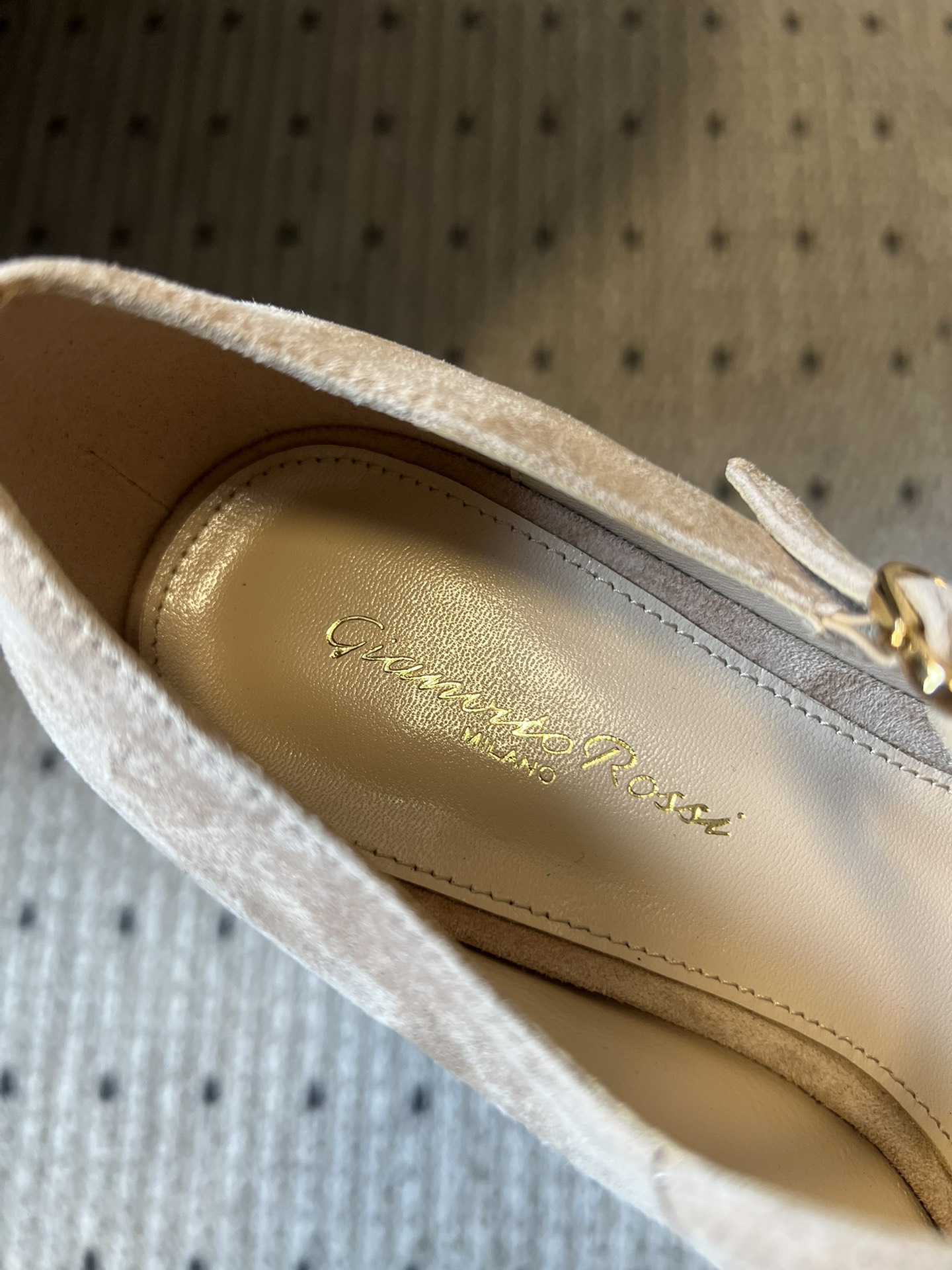 Gianvito Ross*26ss早春新款经典粗低跟玛丽珍鞋延续玛丽珍鞋的标志性T字带与可调节搭扣设计