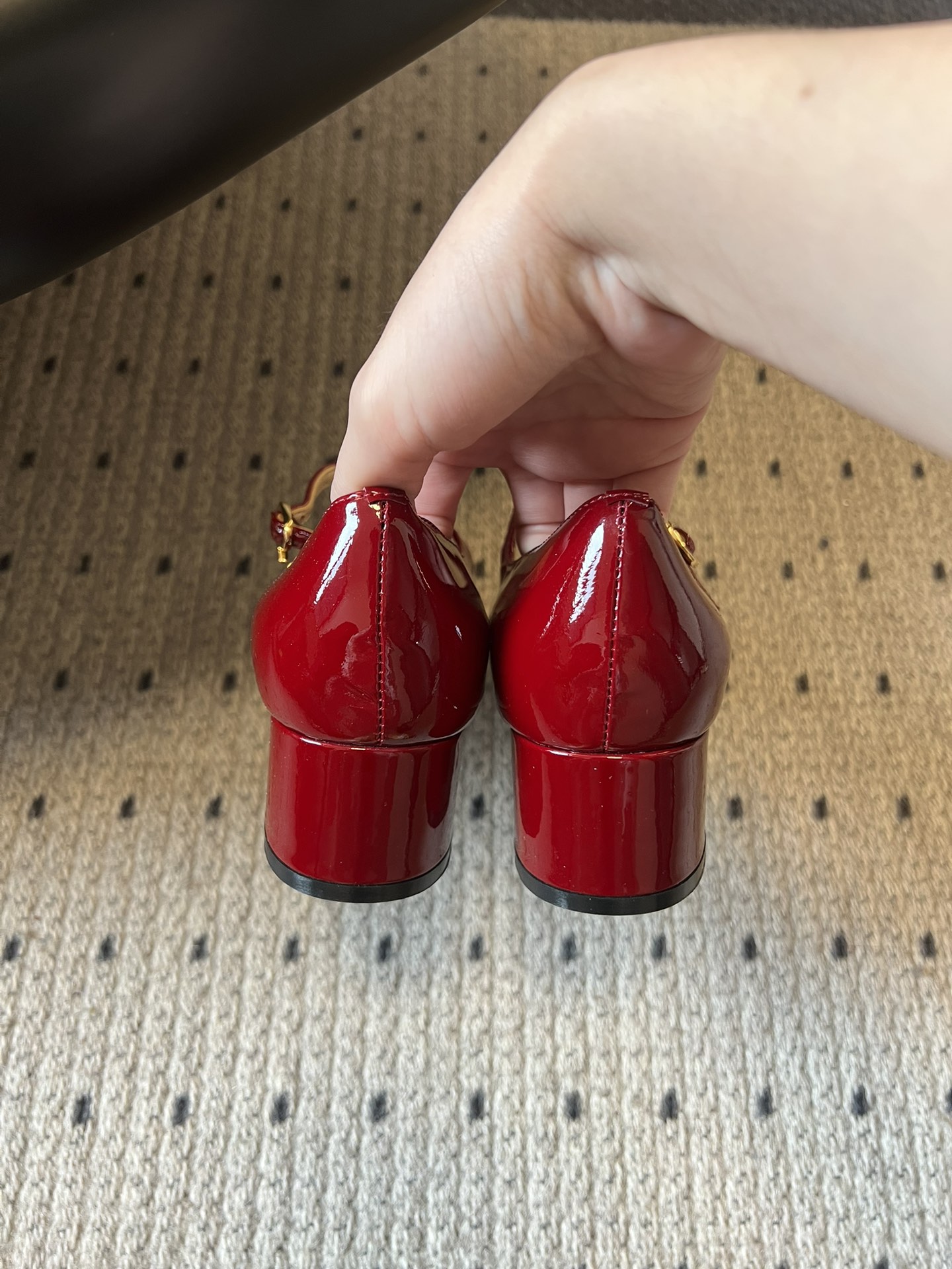 Gianvito Ross*26ss早春新款经典粗低跟玛丽珍鞋延续玛丽珍鞋的标志性T字带与可调节搭扣设计