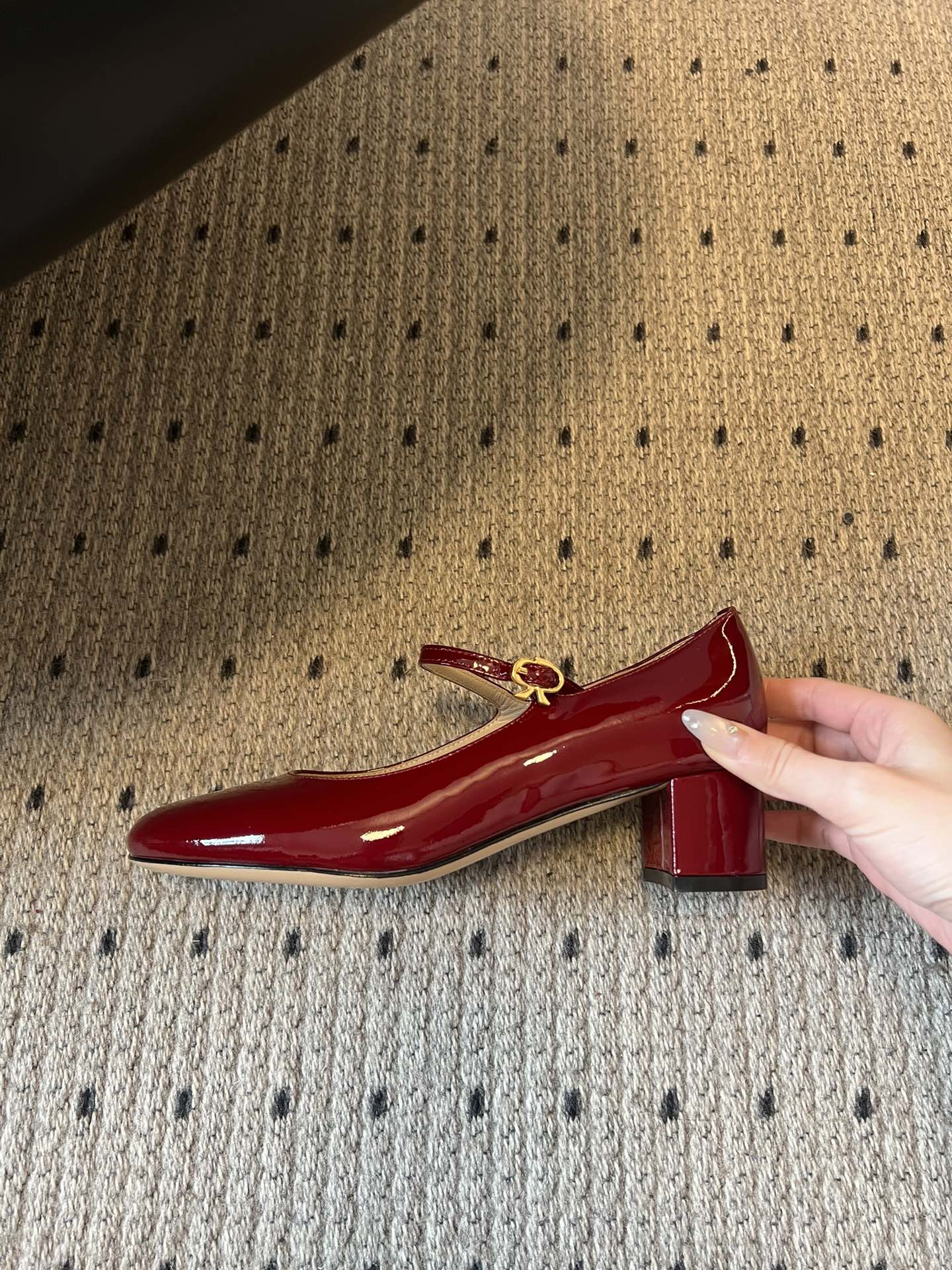 Gianvito Ross*26ss早春新款经典粗低跟玛丽珍鞋延续玛丽珍鞋的标志性T字带与可调节搭扣设计